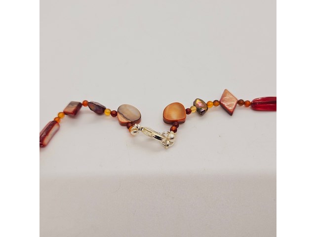 Collier zoetwater parels, gepolijst parelmoer en amber - afbeelding 4 van  4