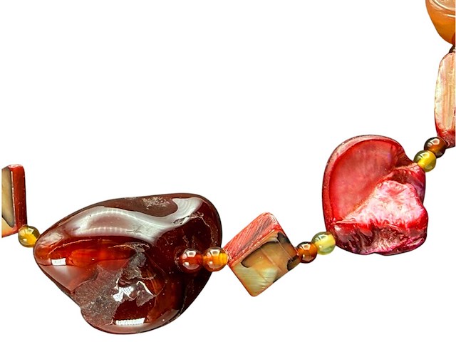 Collier zoetwater parels, gepolijst parelmoer en amber - afbeelding 2 van  5