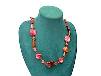Collier zoetwater parels, gepolijst parelmoer en amber - afbeelding 4 van  5