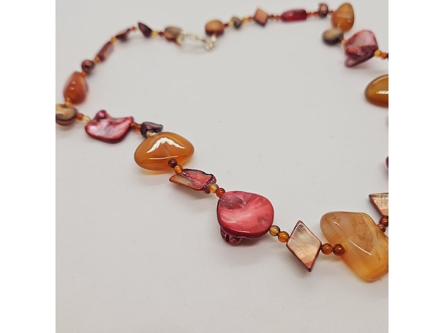 Collier zoetwater parels, gepolijst parelmoer en natuursteen - afbeelding 2 van  4