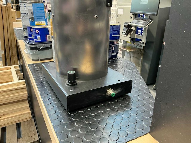 Colormatic vitomat ii spuitbussenvulmachine pneumatisch - afbeelding 3 van  3