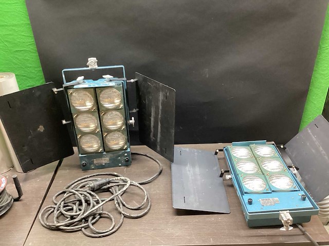 Colortran mini-brute 6 lqd 6 retro toneellicht (2x) - afbeelding 1 van  2