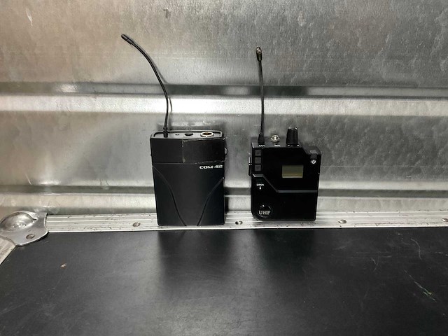 Com-42/uhf class i beltpack (2x) - afbeelding 1 van  2