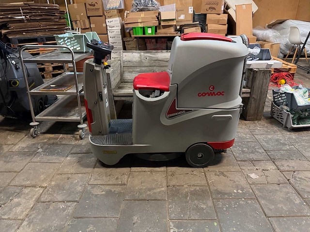Comac - innova 55 - opzit schrob-zuigmachine - afbeelding 1 van  6