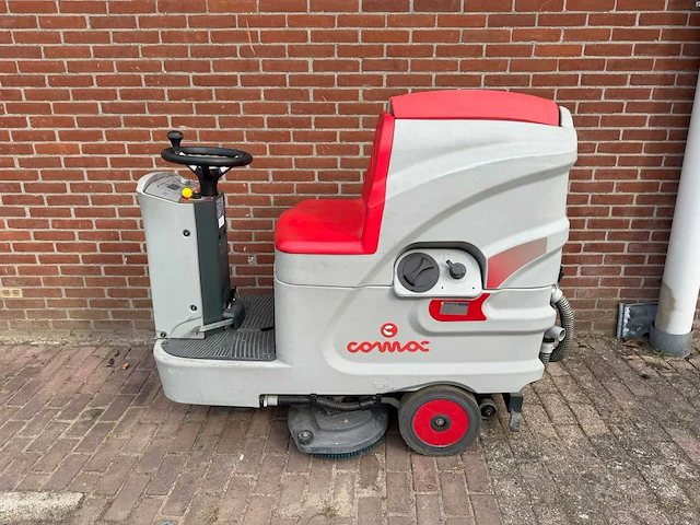 Comac - innova 75 - schrob-zuigmachine - afbeelding 1 van  4