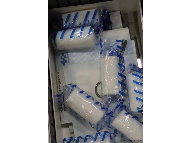 Combi-kavel: eerstehulp- en persoonlijke beschermingsmiddelen set in koffer (kavel 1303795 t/m 1303801) - afbeelding 7 van  40