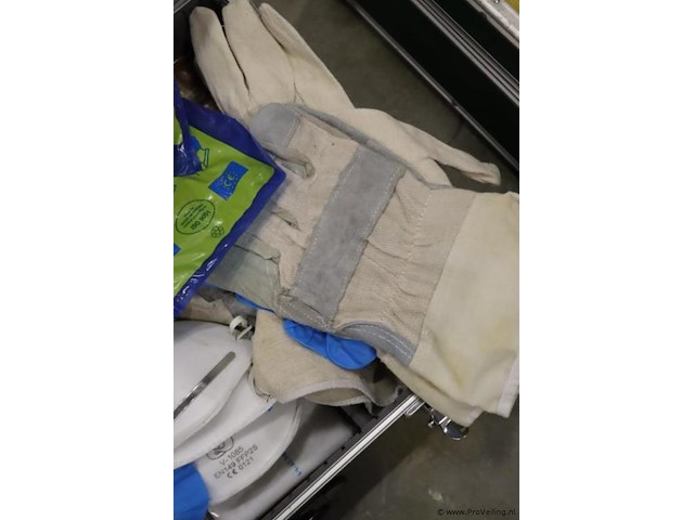 Combi-kavel: eerstehulp- en persoonlijke beschermingsmiddelen set in koffer (kavel 1303795 t/m 1303801) - afbeelding 10 van  40