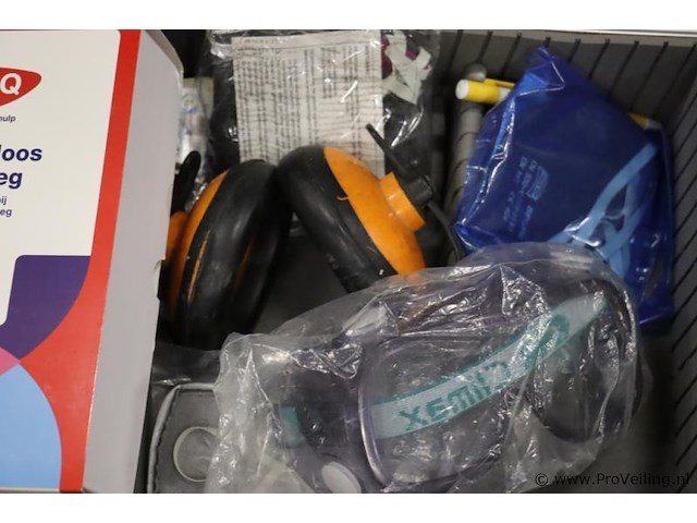 Combi-kavel: eerstehulp- en persoonlijke beschermingsmiddelen set in koffer (kavel 1303795 t/m 1303801) - afbeelding 20 van  40