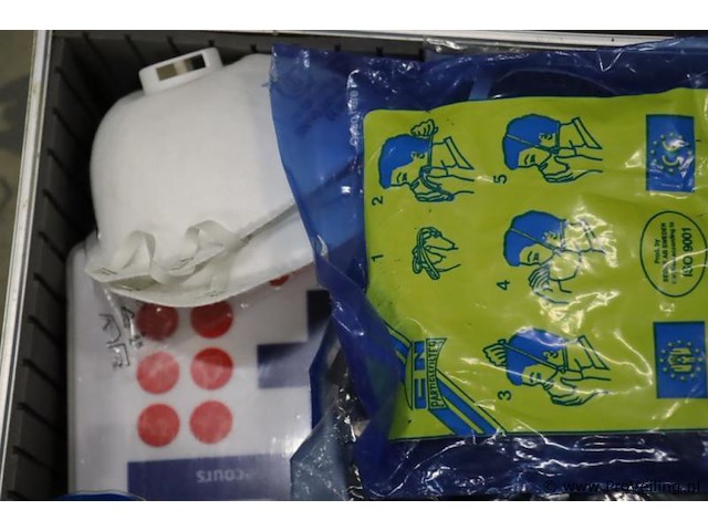 Combi-kavel: eerstehulp- en persoonlijke beschermingsmiddelen set in koffer (kavel 1303795 t/m 1303801) - afbeelding 31 van  40