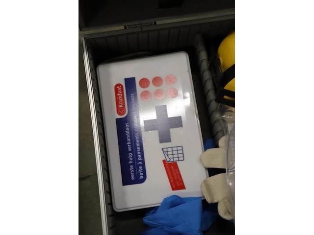 Combi-kavel: eerstehulp- en persoonlijke beschermingsmiddelen set in koffer (kavel 1303795 t/m 1303801) - afbeelding 40 van  40
