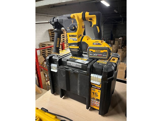 Combihamer in koffer, 1x accu dewalt, dch333 - afbeelding 1 van  6