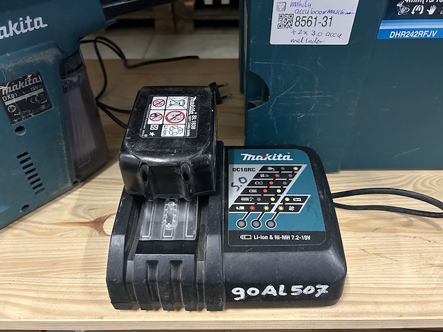 Combihamer in m-box met 2x accu en 1x lader makita, dhr242rfjv - afbeelding 1 van  6