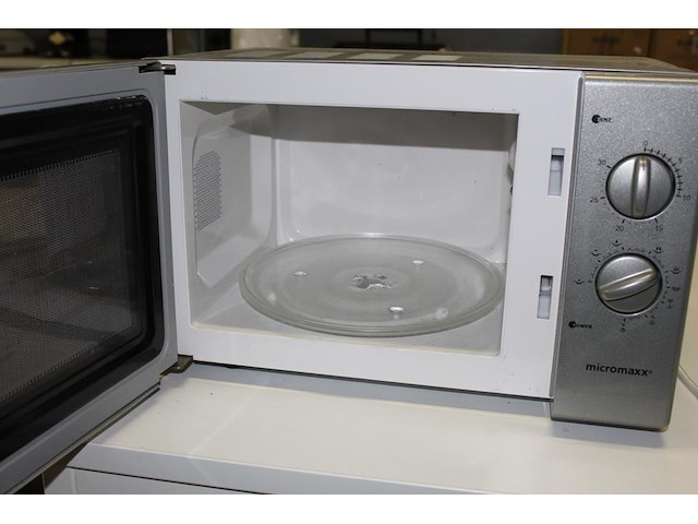 Combimagnetron micromaxx campinggeschikt. maximaal 120 watt. afmeting 45 x 30 cm. hoogte 29 cm - afbeelding 2 van  3