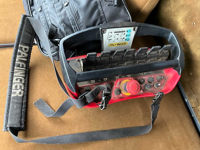 (combinatie) 1980 scania lbfs 141 s46 v8 vrachtwagen met laadkraan - afbeelding 12 van  44