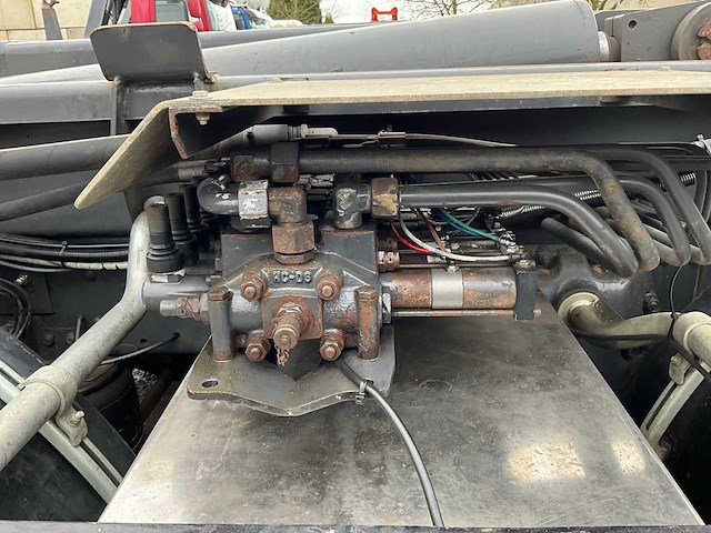 (combinatie) 1980 scania lbfs 141 s46 v8 vrachtwagen met laadkraan - afbeelding 22 van  44