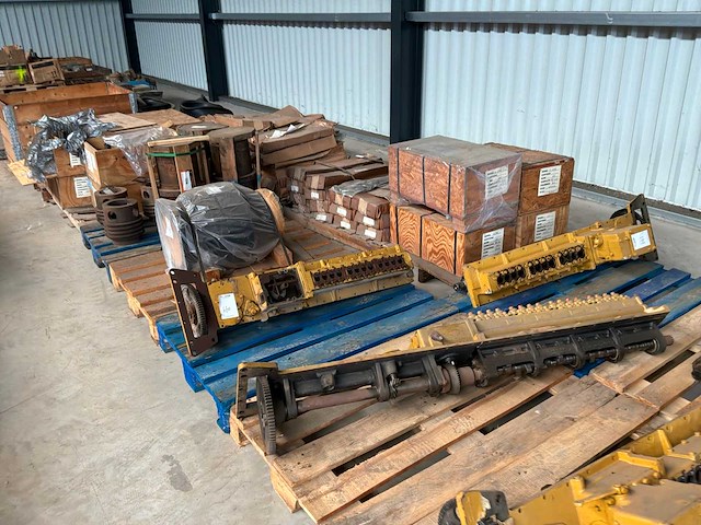 Combinatie kavel caterpillar onderdelen (kavel 650-713) - afbeelding 4 van  9