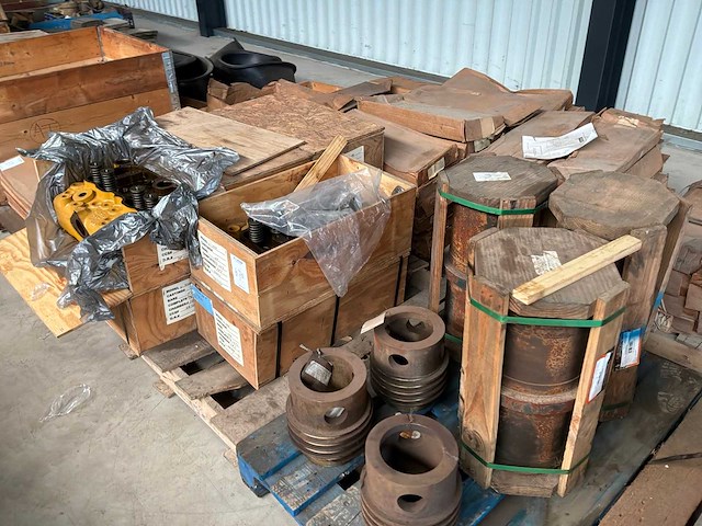 Combinatie kavel caterpillar onderdelen (kavel 650-713) - afbeelding 6 van  9