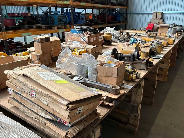 Combinatie kavel caterpillar onderdelen (kavel 650-713) - afbeelding 7 van  9