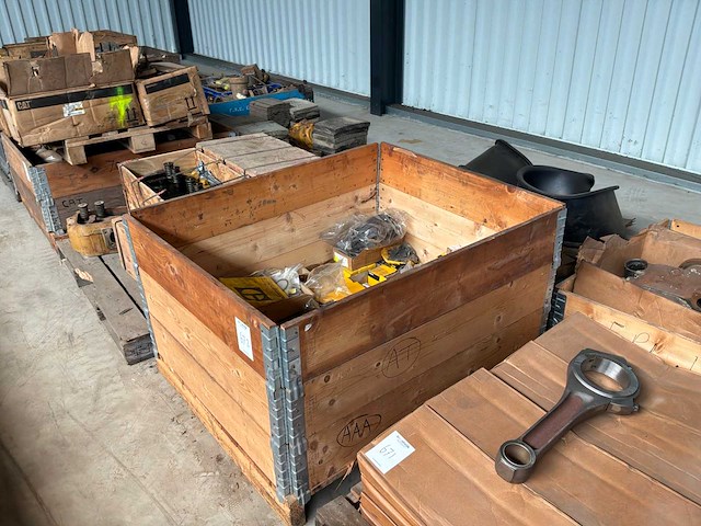 Combinatie kavel caterpillar onderdelen (kavel 650-713) - afbeelding 8 van  9