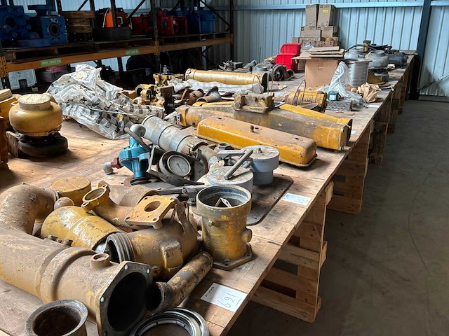 Combinatie kavel caterpillar onderdelen (kavel 650-713) - afbeelding 9 van  9