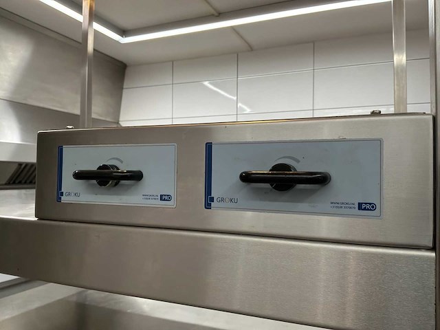 Combinatie professionele rvs horecakeuken met koel-/werkbanken, spoelkeuken en afzuiginstallatie - afbeelding 2 van  31