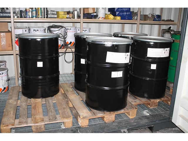 Combinatie van 3 drums verf duocoat en 2 drums primer fosfozink er ral7037. kavels u031 t/m u035 combinatiekavel - afbeelding 1 van  3