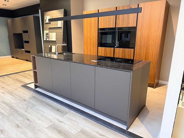 Combinatie van kavels 1 t/m 10 (keller showroomkeuken met hoogwaardige apparatuur) - afbeelding 2 van  27