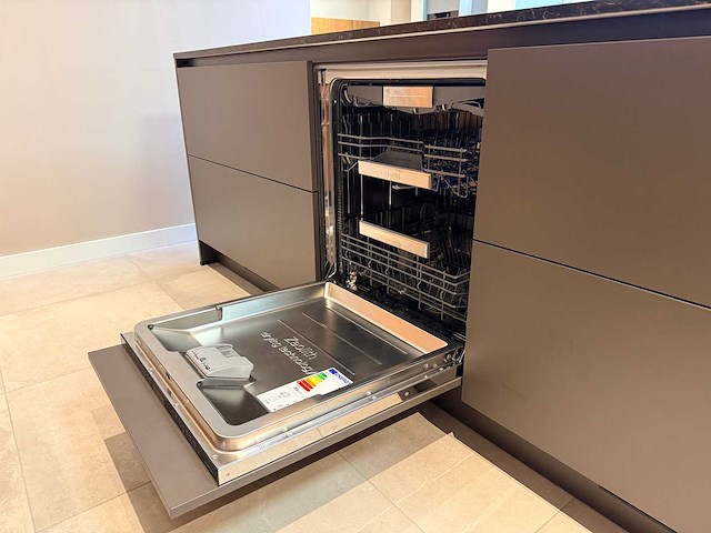 Combinatie van kavels 1 t/m 10 (keller showroomkeuken met hoogwaardige apparatuur) - afbeelding 3 van  57