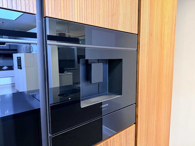 Combinatie van kavels 1 t/m 10 (keller showroomkeuken met hoogwaardige apparatuur) - afbeelding 17 van  57