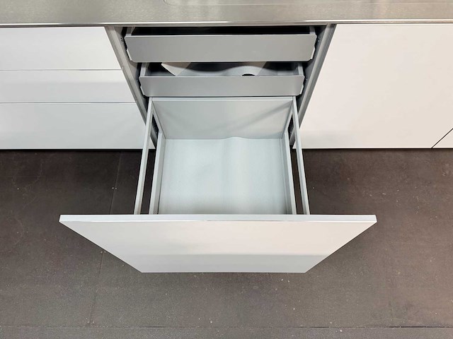 Combinatie van kavels 1 t/m 3 (bulthaup showroomkeuken met hoogwaardige apparatuur) - afbeelding 17 van  60