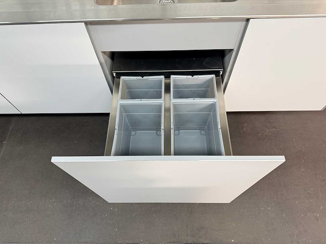 Combinatie van kavels 1 t/m 3 (bulthaup showroomkeuken met hoogwaardige apparatuur) - afbeelding 20 van  60