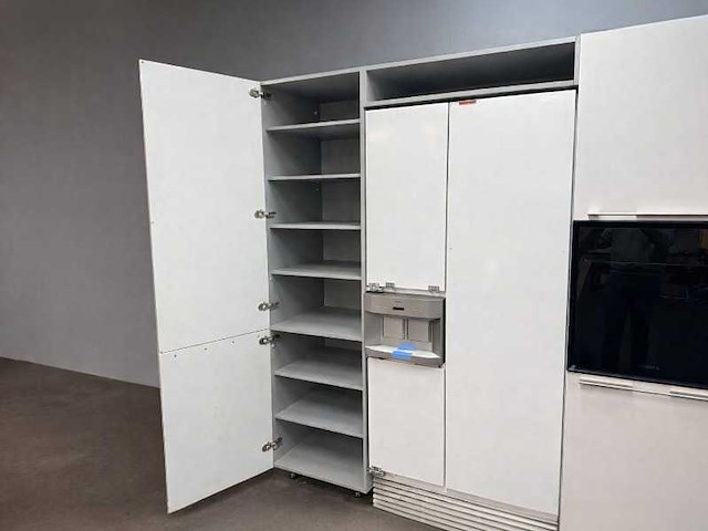 Combinatie van kavels 1 t/m 3 (bulthaup showroomkeuken met hoogwaardige apparatuur) - afbeelding 34 van  60