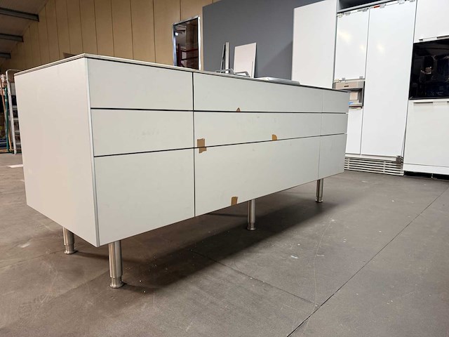 Combinatie van kavels 1 t/m 3 (bulthaup showroomkeuken met hoogwaardige apparatuur) - afbeelding 58 van  60