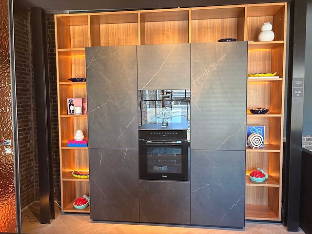 Combinatie van kavels 1 t/m 6 (next125 showroomkeuken met miele apparatuur) - afbeelding 12 van  45