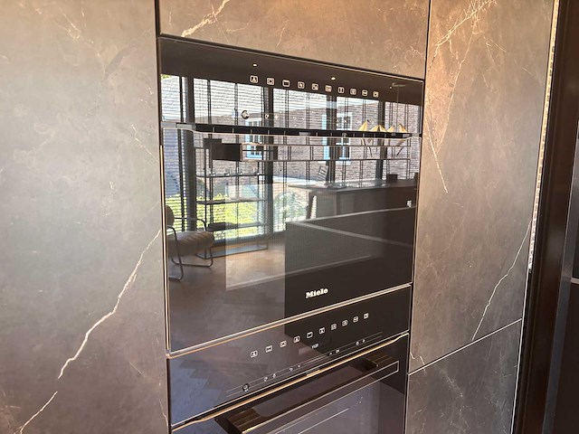 Combinatie van kavels 1 t/m 6 (next125 showroomkeuken met miele apparatuur) - afbeelding 20 van  45