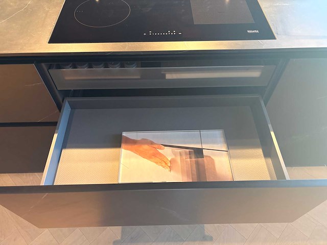 Combinatie van kavels 1 t/m 6 (next125 showroomkeuken met miele apparatuur) - afbeelding 1 van  51