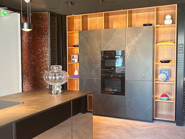 Combinatie van kavels 1 t/m 6 (next125 showroomkeuken met miele apparatuur) - afbeelding 11 van  51