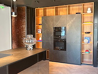 Combinatie van kavels 1 t/m 6 (next125 showroomkeuken met miele apparatuur)