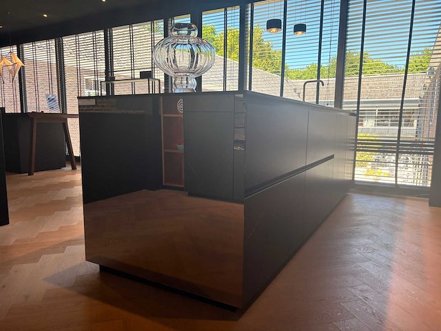 Combinatie van kavels 1 t/m 6 (next125 showroomkeuken met miele apparatuur) - afbeelding 26 van  51