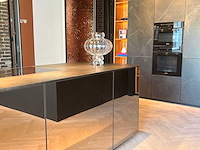 Combinatie van kavels 1 t/m 6 (next125 showroomkeuken met miele apparatuur) - afbeelding 22 van  51