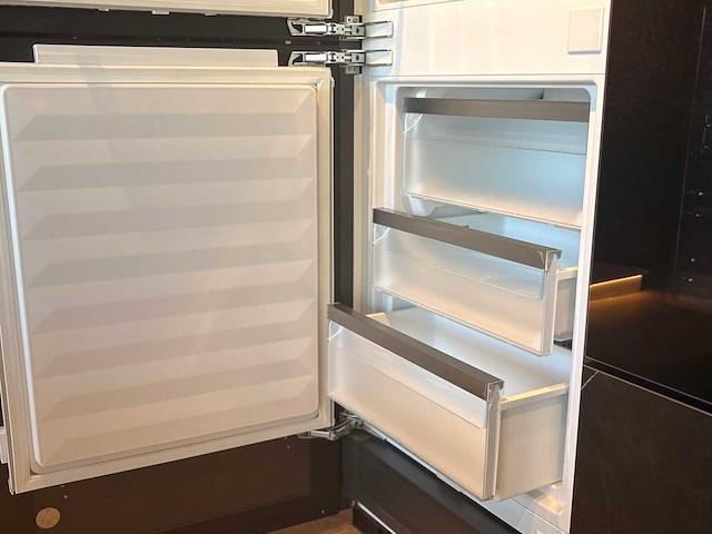 Combinatie van kavels 1 t/m 6 (next125 showroomkeuken met miele apparatuur) - afbeelding 9 van  39