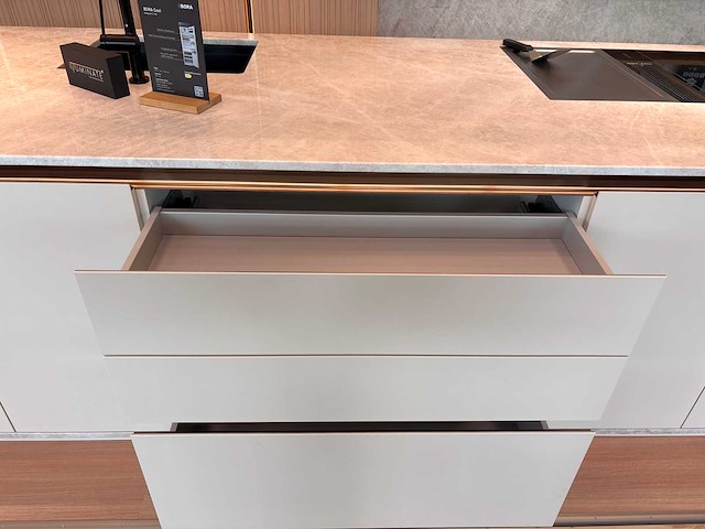 Combinatie van kavels 1 t/m 6 (pronorm i-luminate beurskeuken met bora apparatuur) - afbeelding 41 van  42