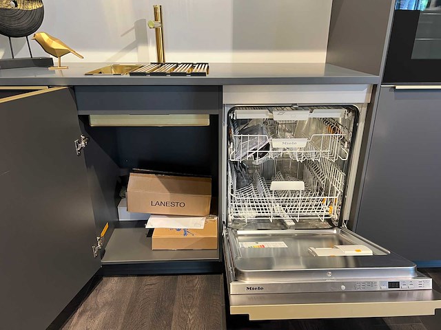 Combinatie van kavels 1 t/m 6 (schüller keuken met miele apparatuur) - afbeelding 5 van  20