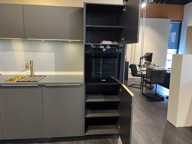 Combinatie van kavels 1 t/m 6 (schüller keuken met miele apparatuur) - afbeelding 7 van  20