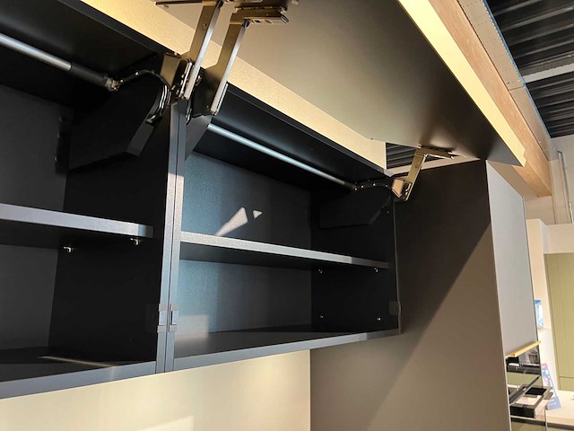 Combinatie van kavels 1 t/m 6 (schüller keuken met miele apparatuur) - afbeelding 11 van  20