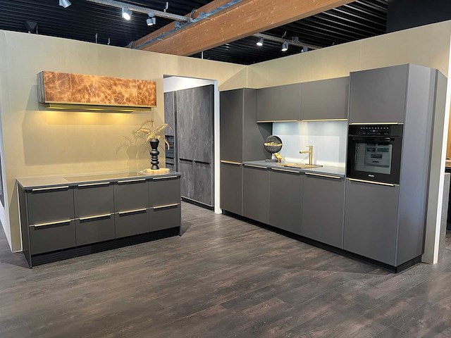 Combinatie van kavels 1 t/m 6 (schüller keuken met miele apparatuur) - afbeelding 1 van  20