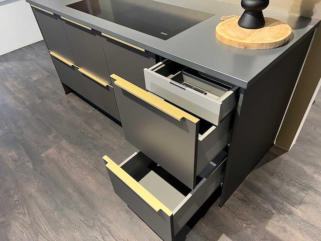Combinatie van kavels 1 t/m 6 (schüller keuken met miele apparatuur) - afbeelding 19 van  20
