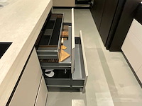 Combinatie van kavels 1 t/m 7 (stosa showroomkeuken met miele apparatuur) - afbeelding 11 van  36