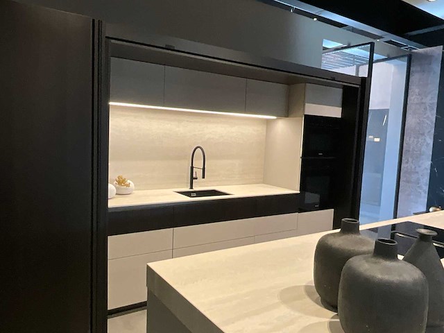 Combinatie van kavels 1 t/m 7 (stosa showroomkeuken met miele apparatuur) - afbeelding 34 van  36