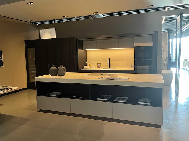 Combinatie van kavels 1 t/m 7 (stosa showroomkeuken met miele apparatuur) - afbeelding 1 van  36